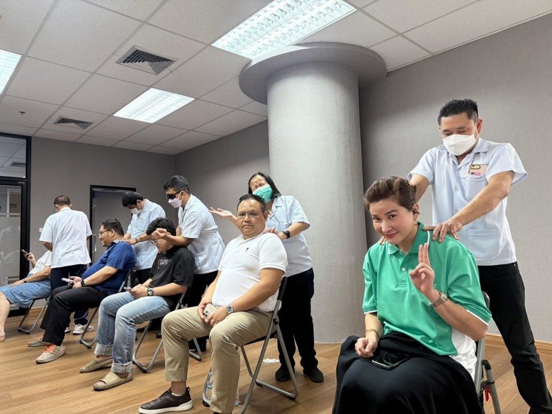 Wellness Massage Activity Supporting Visually-Impaired Practitioners