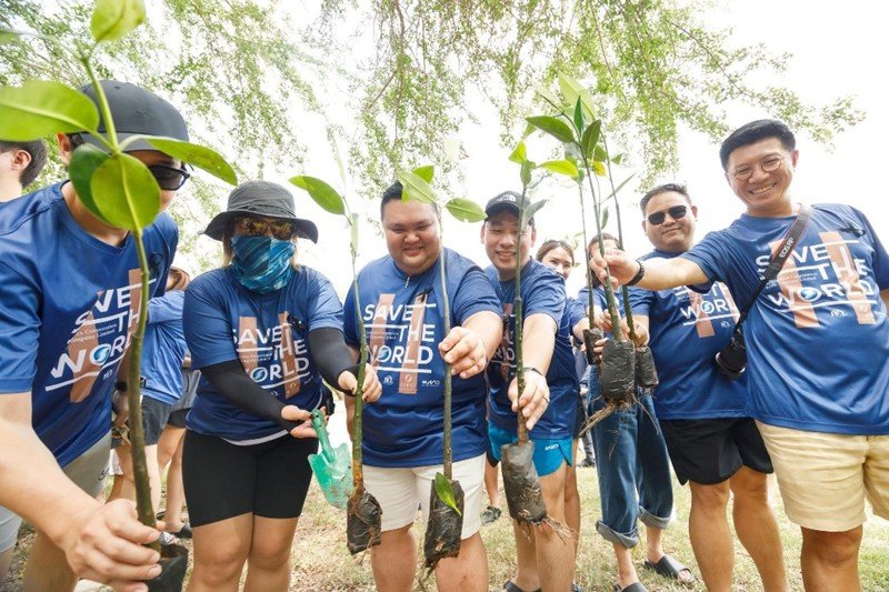 Joining Save the World Clean & Green: Mangrove Planting for Sattahip's Sea
